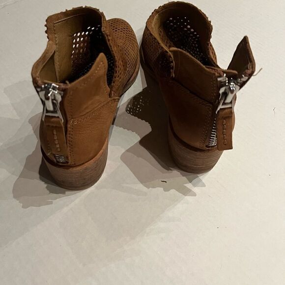 Dolce Vita booties rich chocolate brown color perforated 6.5 padded footbed - Picture 5 of 11